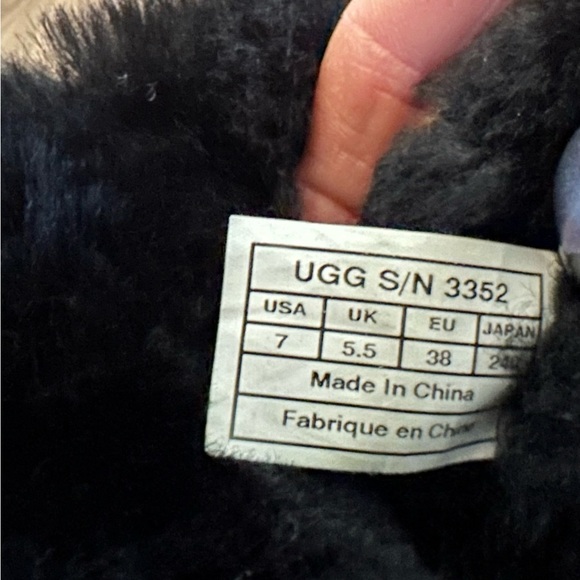 Ugg Mini Bailey Button Boots - Picture 4 of 5